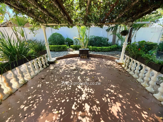 Escape to vintage luxury in the heart of Zimre Park!  (Sole Mandate)