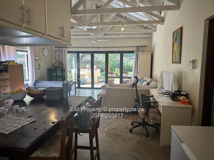 Spacious 5-Bed Victoria Falls Home with Cottage & Garden