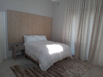 4 Bedroom Flat & Apartment