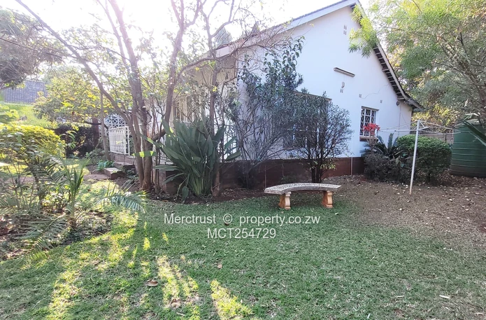 Spacious, immaculate garden flat! (Sole Mandate)