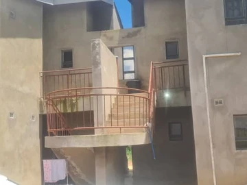 2 Bedroom Flat & Apartment