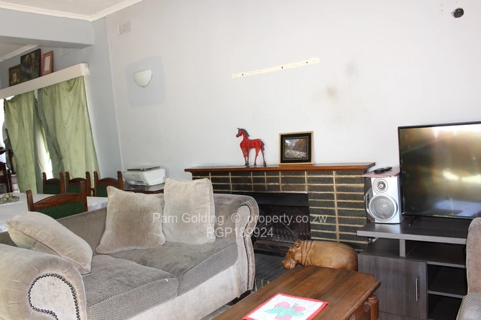 House for Sale in Queensdale. (Sole Mandate)