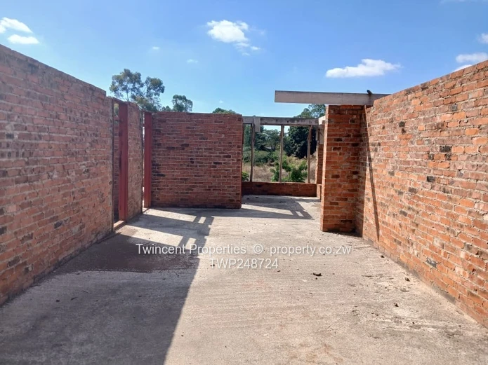 Incomplete 7 bedroomed house in Gletwin 