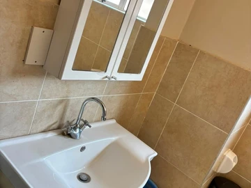 3 Bedroom Flat & Apartment