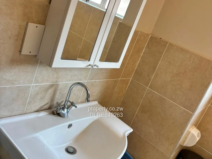 Brick-Faced 3-Bed Flat Bluff Hill - Borehole & Modern Kitchen