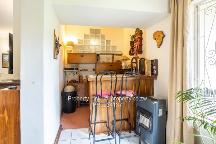 Timeless Family Home On 1 Acre With Borehole (Sole Mandate)