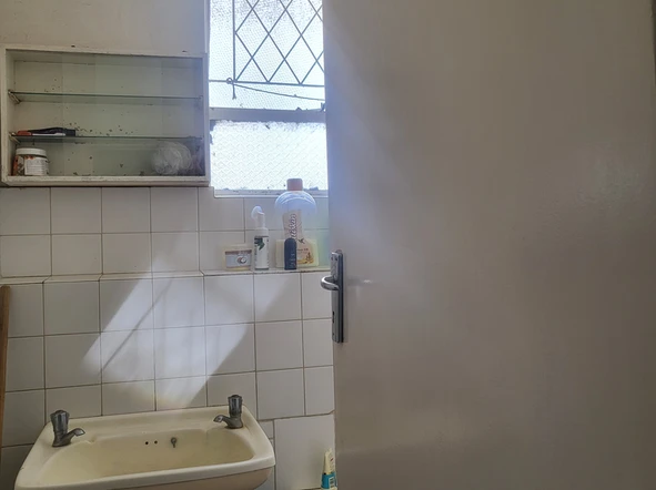 2 Bedroom Flat & Apartment