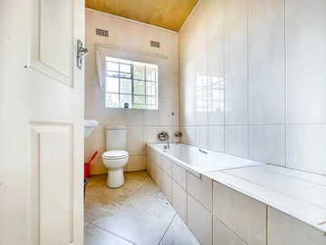 3 Bedroom Flat & Apartment