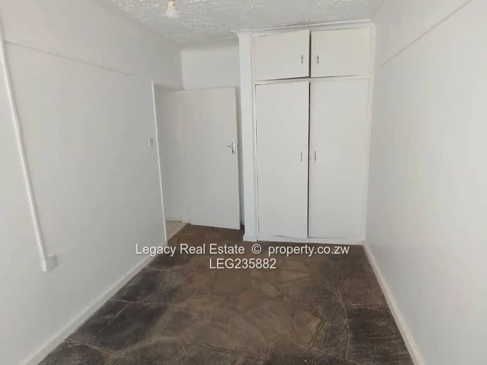 Modern Garden Flat,with Solar,Borehole and Electric Fence