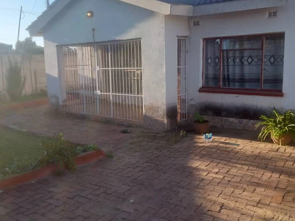 Corner Stand with Title Deeds,Solid 3-Bedroom Home for Sale in Mainway Meadows