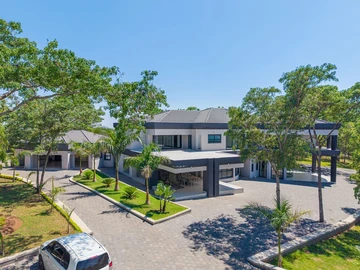 6 Bedroom House