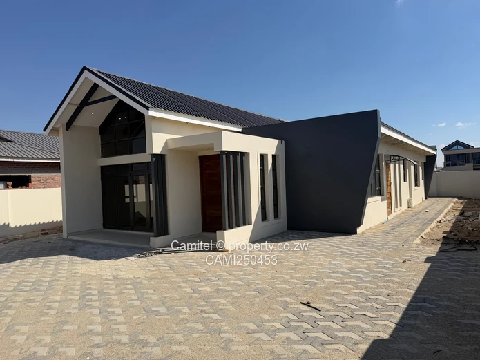 Modern 3-Bed Arlington Home — Solar, Water Tank, Walled