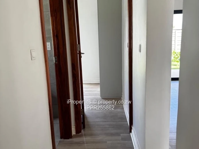 Modern 3BR/3BA Garden Flat with Lock-Up Garage – Borrowdale West