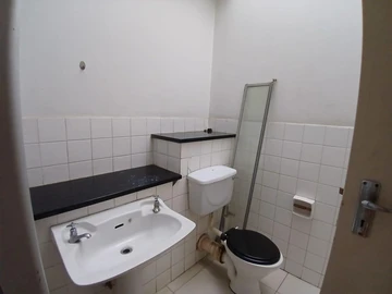 2 Bedroom Flat & Apartment