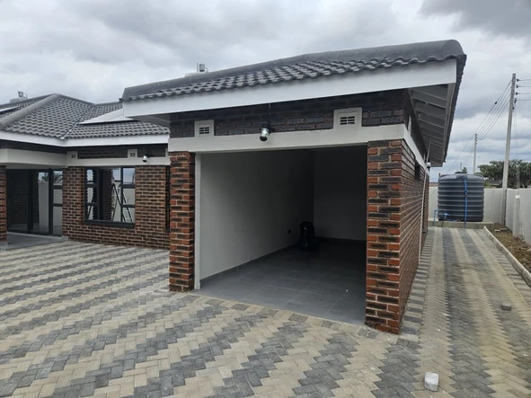 3 Bedroom Flat & Apartment