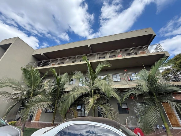 2 Bedroom Flat & Apartment