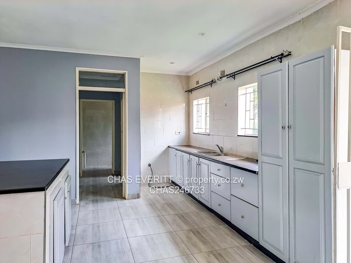 Two Bedroomed Garden Flat In Meyrick Park 