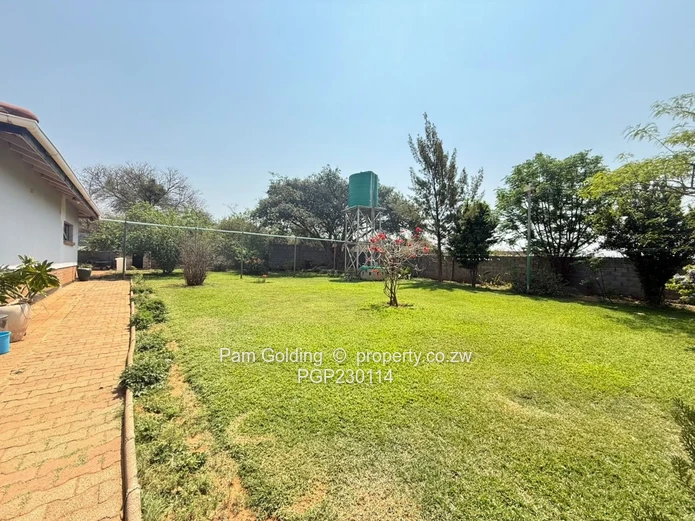 Beautiful off grid plot for sale in Kensington