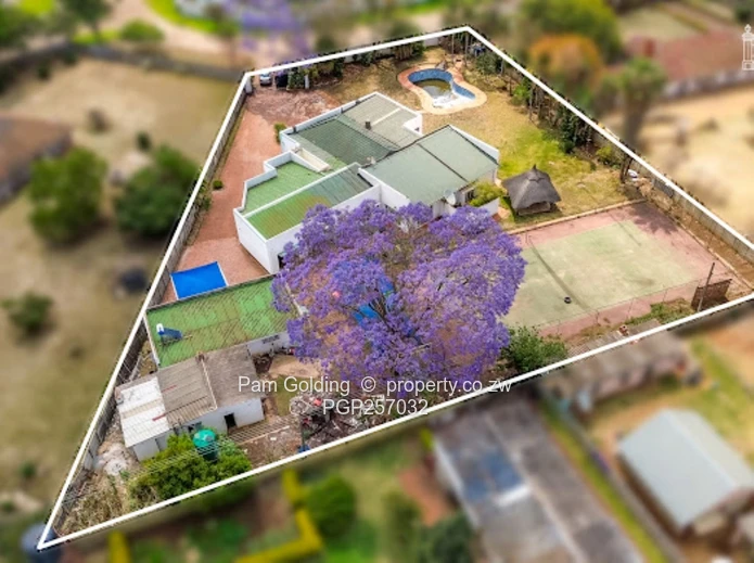 Belvedere 10-Bed Home — Pool, Tennis court Borehole & Solar (Sole Mandate)