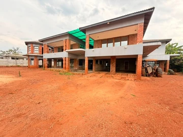 6 Bedroom House