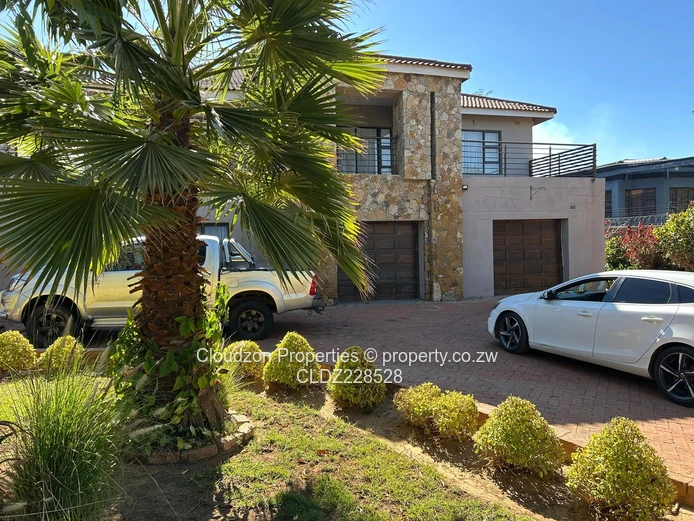 Prestigious 7-Bedroom Estate - Borrowdale