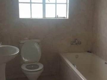 2 Bedroom Flat & Apartment