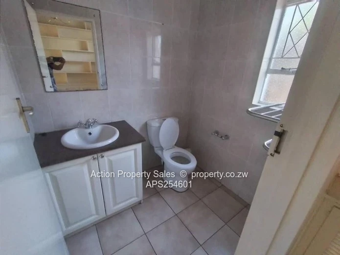Neat 3 Bed Garden Flat! 