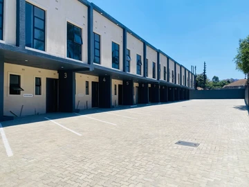 3 Bedroom Flat & Apartment