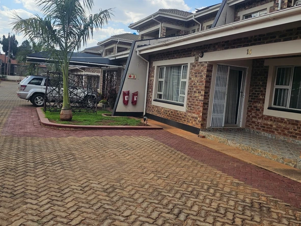 3 Bedroom Flat & Apartment