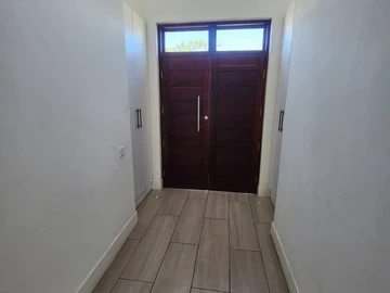 3 Bedroom Flat & Apartment