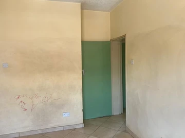 2 Bedroom Flat & Apartment