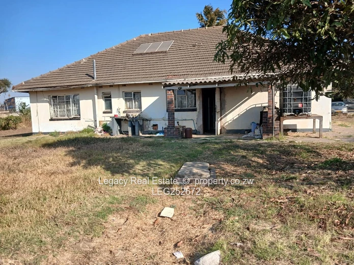 Marlborough 1-Acre: 3-Bed Home with Cottage & Garden (Sole Mandate)