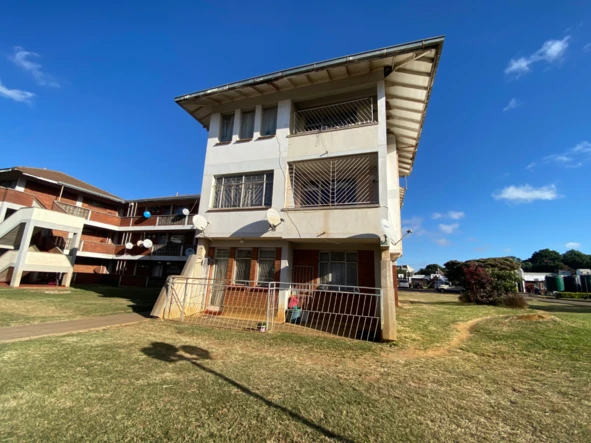 2 Bedroomed Flat For Sale In Eastview Gardens!