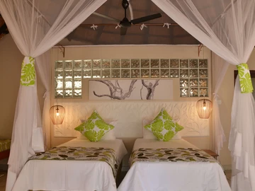 Hotel & Lodge