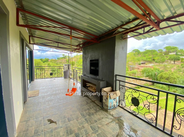 4 Bed Luxury Home in Crowhill Views!