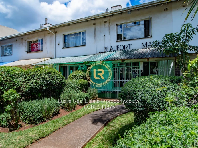 Spacious 2-Bed Apartment at Beaufort Manor, Avenues | Garage