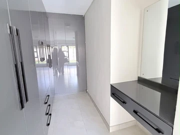 2 Bedroom Flat & Apartment