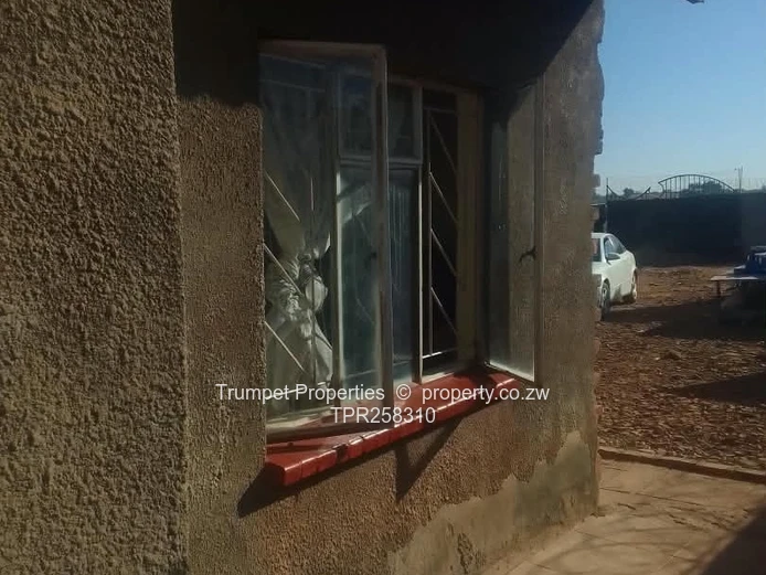 Corehouse for sale in Budiriro Tabudirira Area
