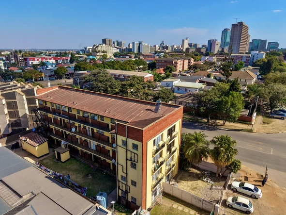 2 Bedroom Flat & Apartment