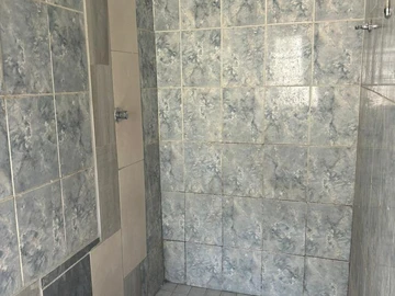 2 Bedroom Flat & Apartment