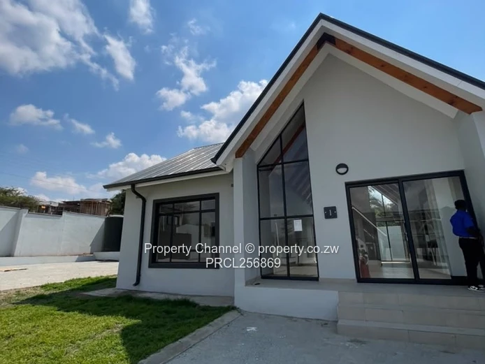 Stunning 3-Bed Home with Vaulted Beams & Kitchen Island