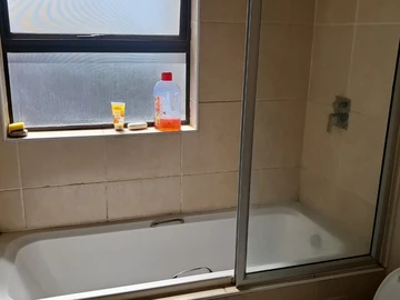 2 Bedroom Flat & Apartment