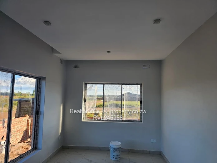 500m² Stand Nyeredzi Ridge – Newly Built Home