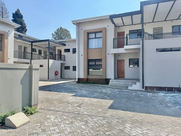 3 Bedroom Flat & Apartment