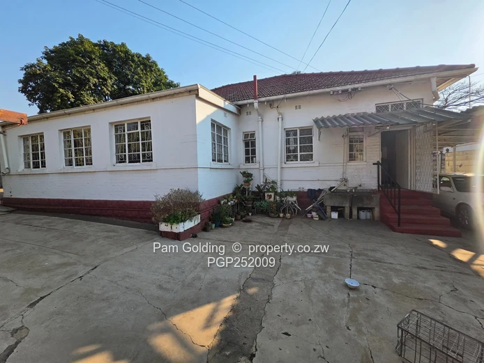 Spacious Family Home on an 869 sqm Stand