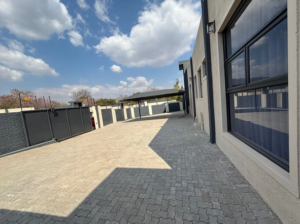 4 Bedroom Flat & Apartment