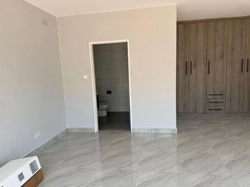 4 Bedroom Flat & Apartment