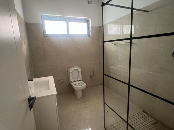 4 Bedroom Flat & Apartment