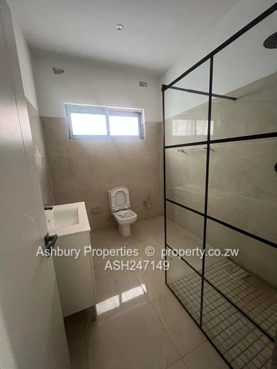 Bright 4-Bed Monavale Flat — Tiled, Fitted Kitchen, 24hr Security