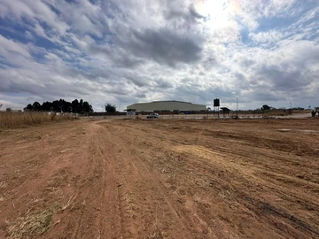 Commercial & Industrial Land